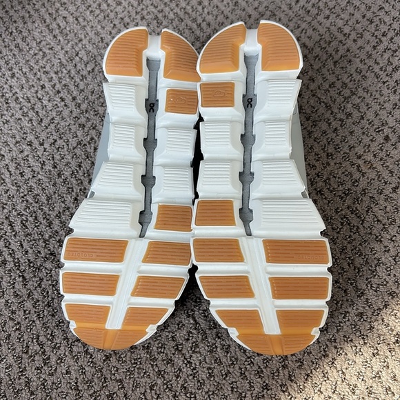 NWOT On Cloud sneakers - Picture 4 of 4